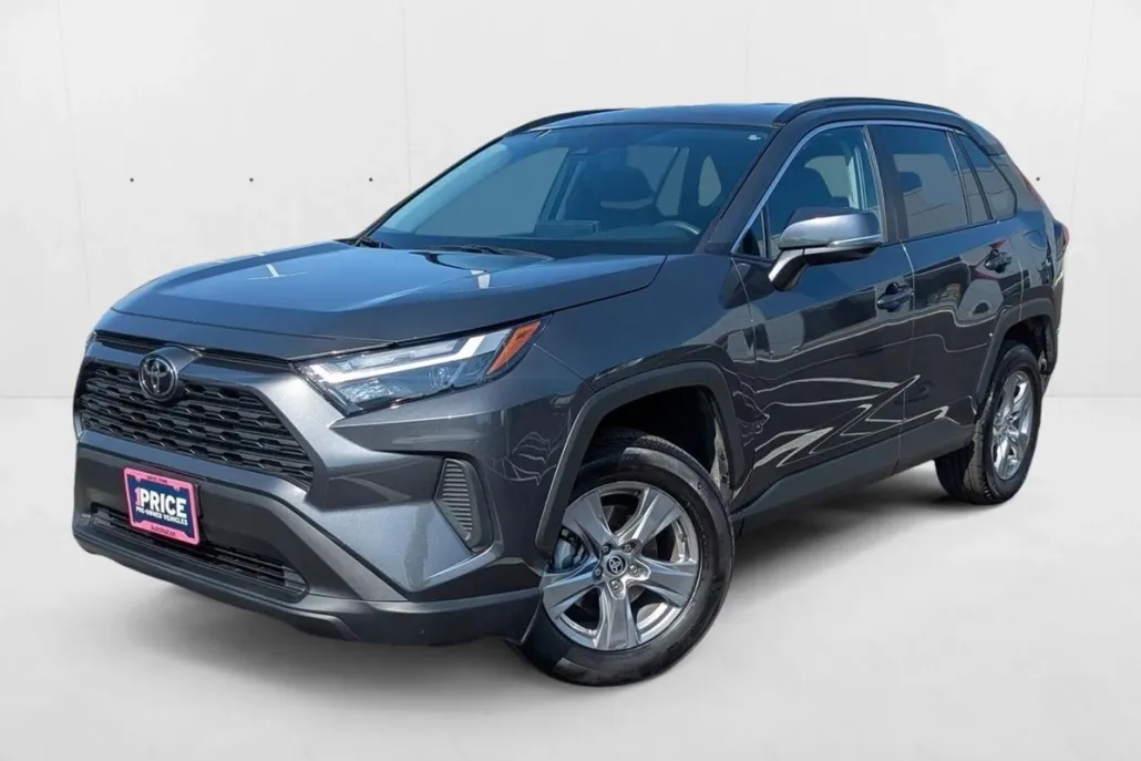 2025 Toyota RAV4 XLE photo 1