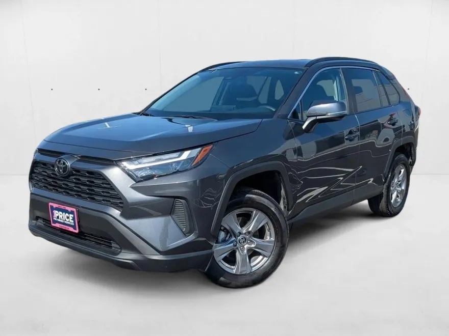 2025 Toyota RAV4 XLE photo 1