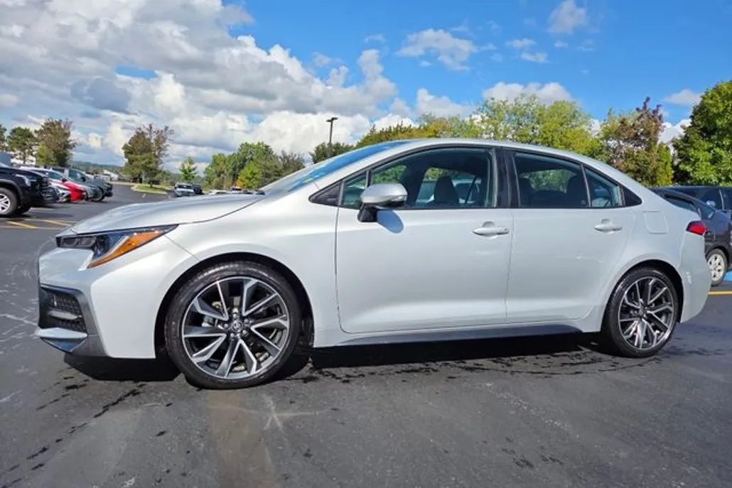 2022 Toyota Corolla SE photo 1