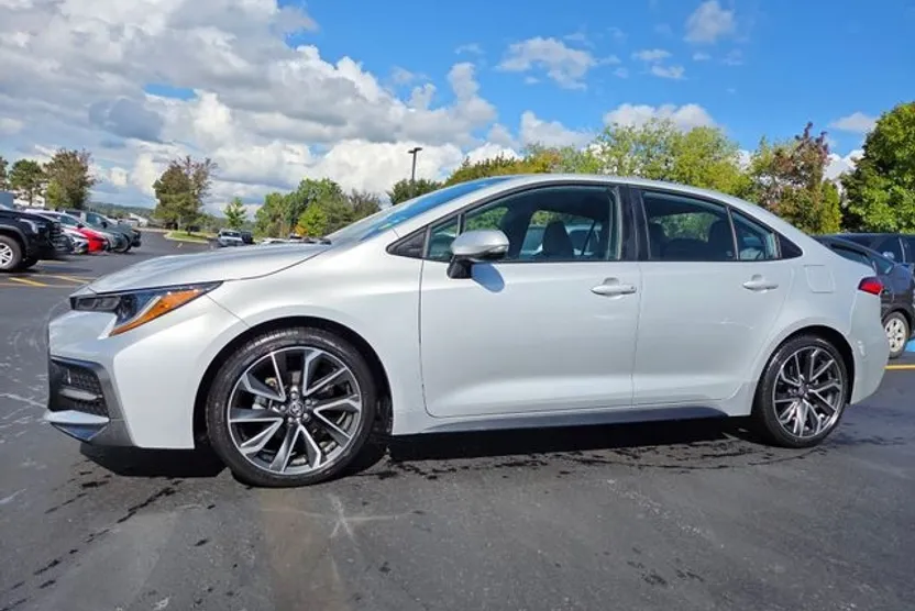 2022 Toyota Corolla SE photo 1