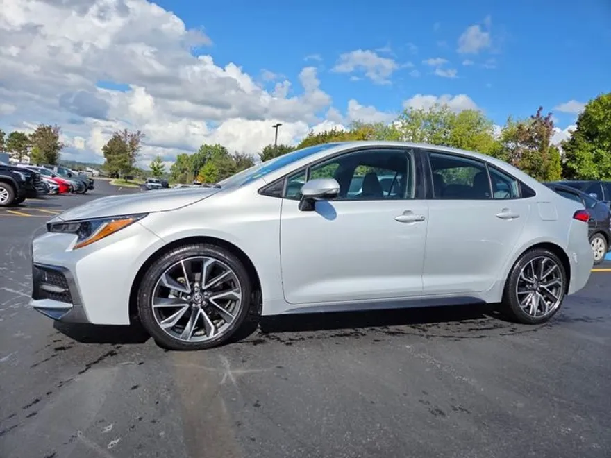 2022 Toyota Corolla SE photo 1