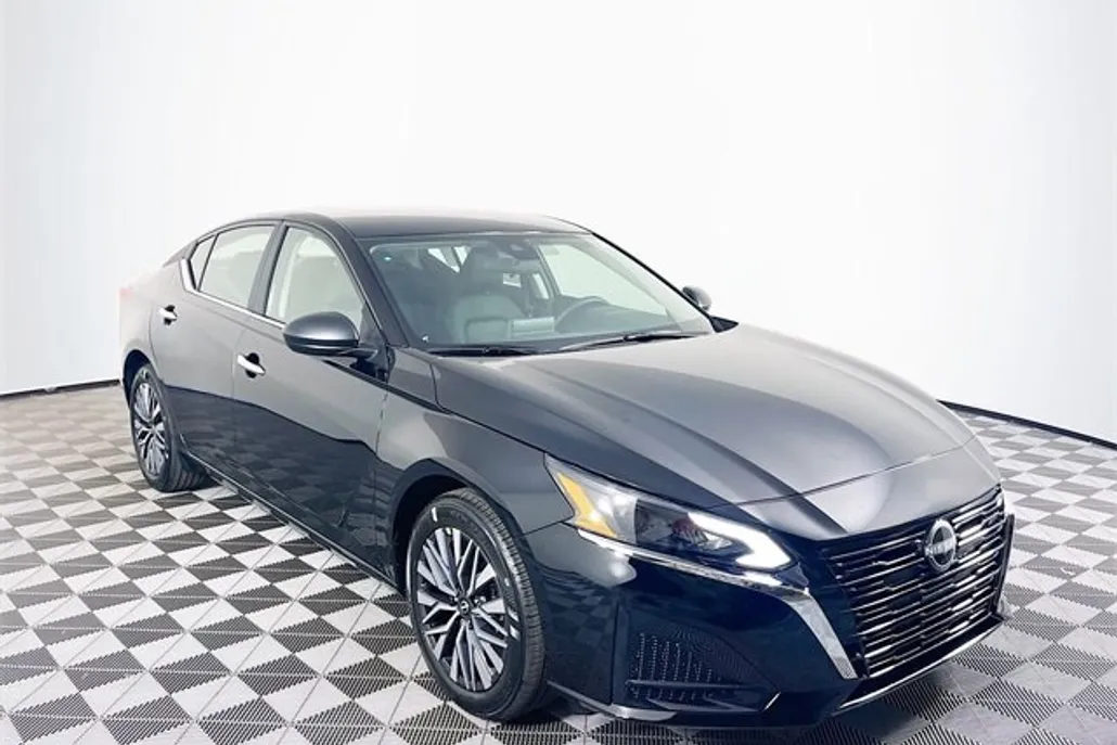 2025 Nissan Altima SV photo 1