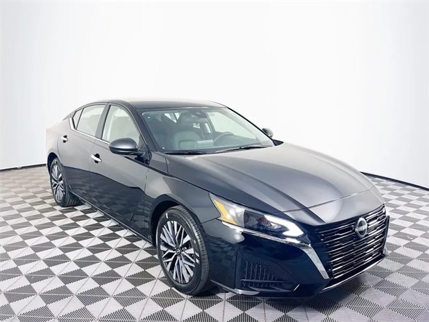 2025 Nissan Altima SV photo 1