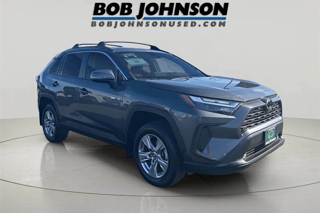 2023 Toyota RAV4 XLE photo 1