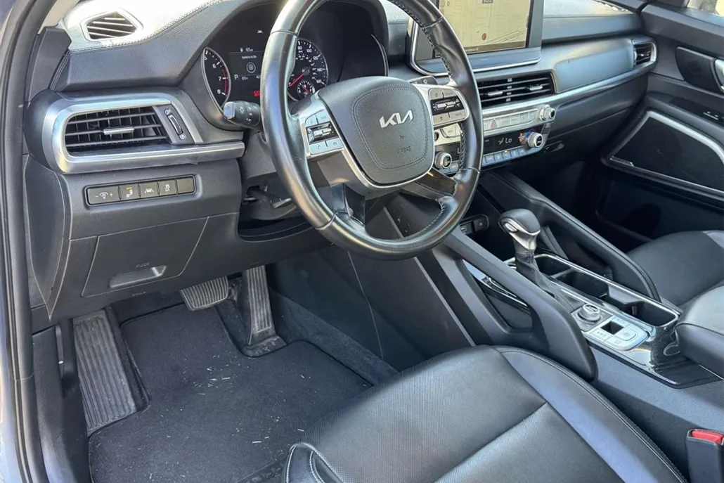 2022 Kia Telluride LX photo 1