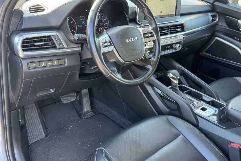 2022 Kia Telluride LX photo 1
