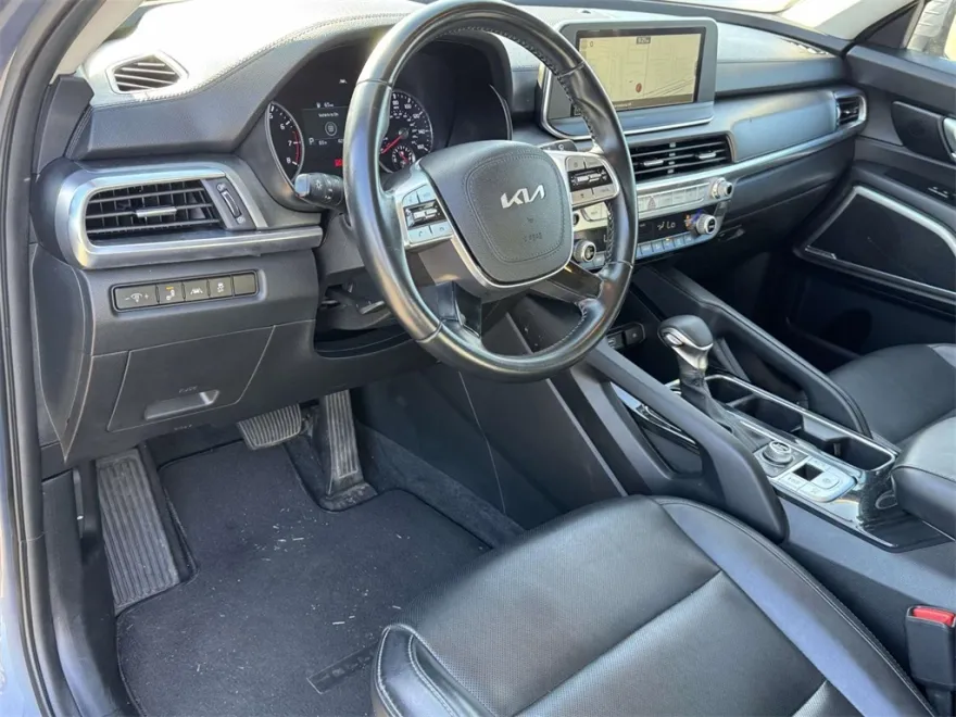 2022 Kia Telluride LX photo 1