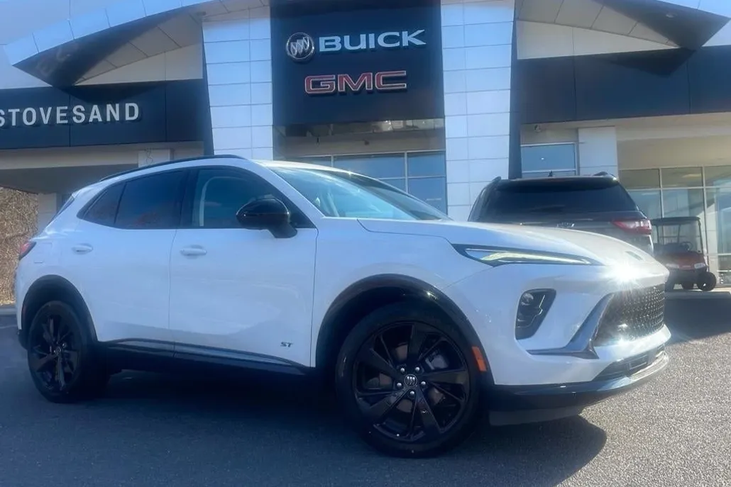 2025 Buick Envision Sport Touring photo 1