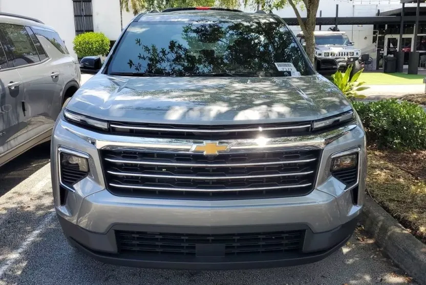 2025 Chevrolet Traverse photo 1