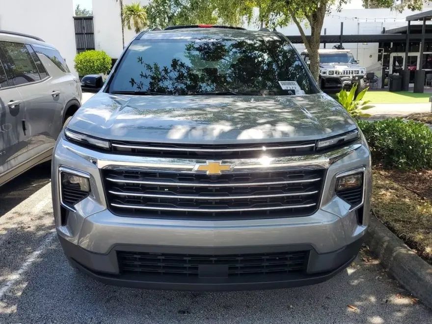 2025 Chevrolet Traverse photo 1