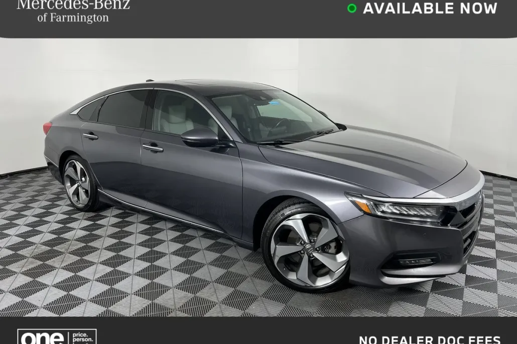 2019 Honda Accord Touring 2.0T photo 1
