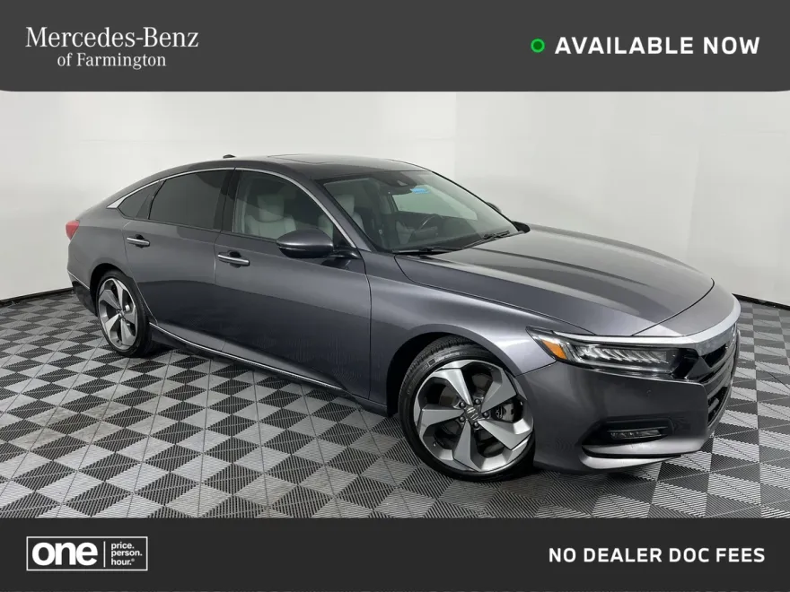 2019 Honda Accord Touring 2.0T photo 1