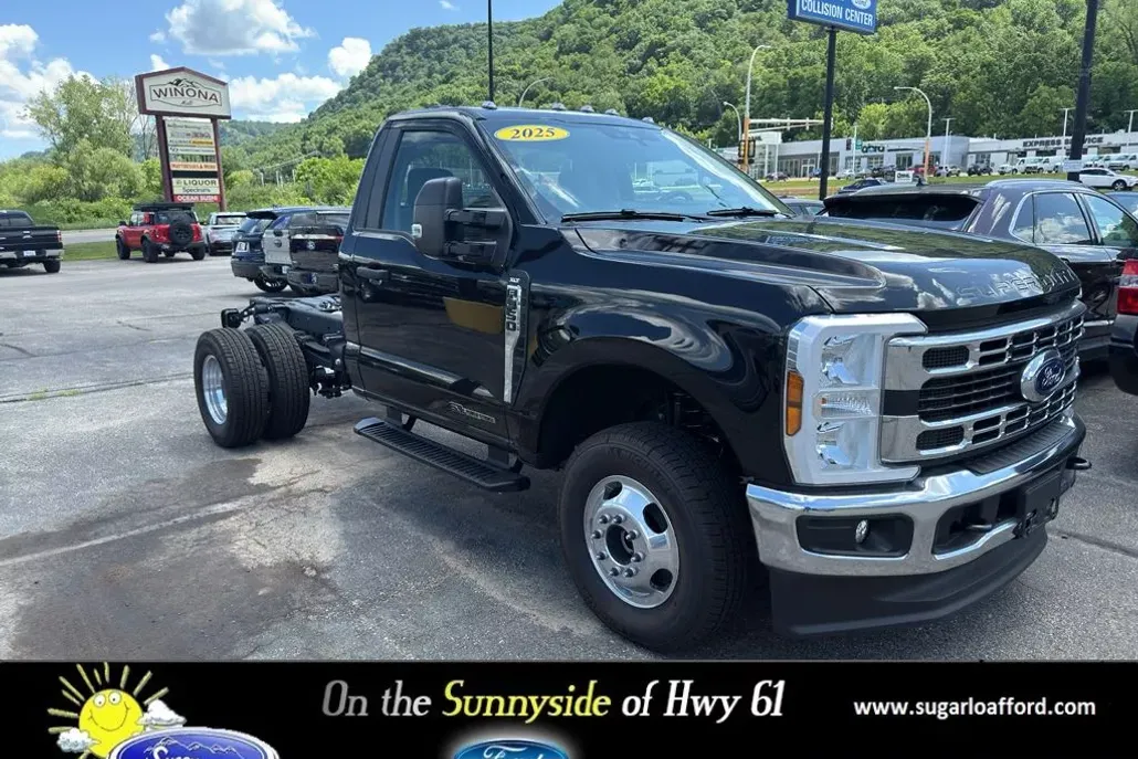 2025 Ford F-350 XLT photo 1