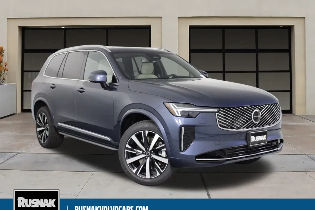 2026 Volvo XC90 T8 Core photo 1