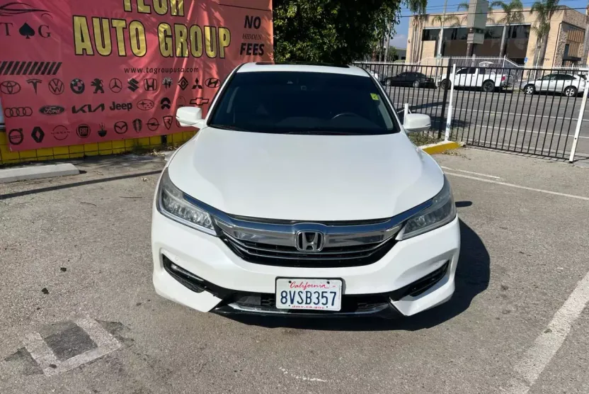 2017 Honda Accord Hybrid Touring photo 1