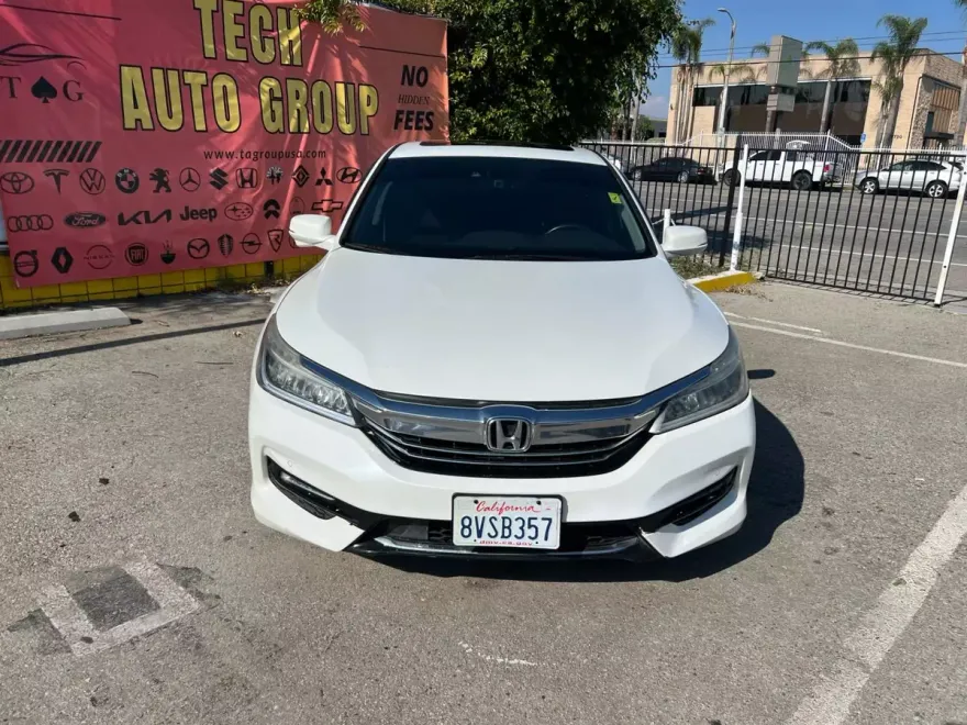 2017 Honda Accord Hybrid Touring photo 1