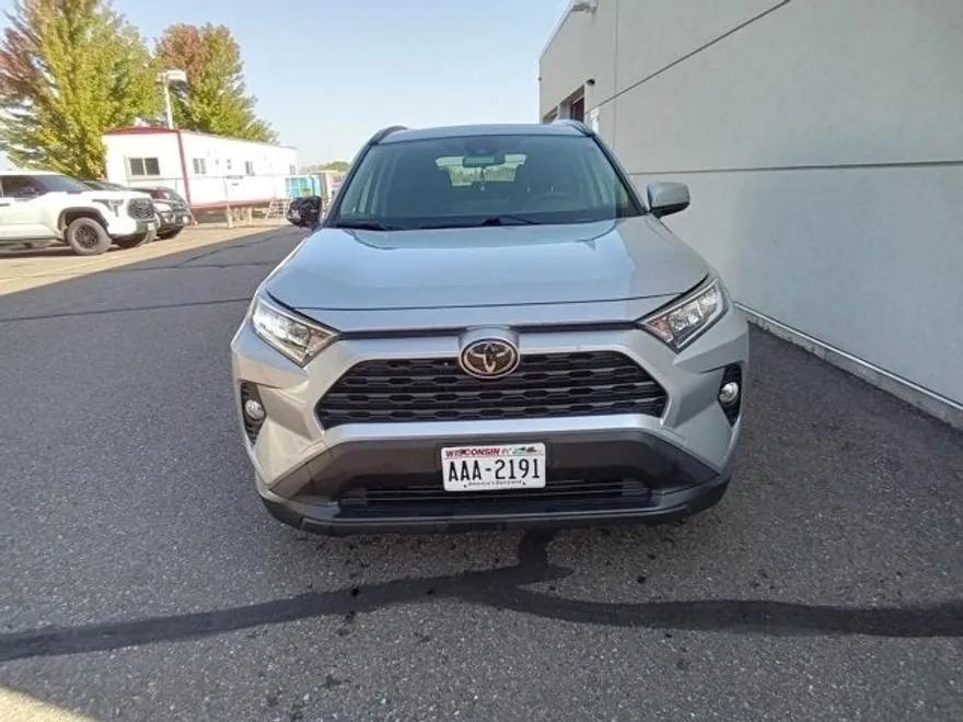 2019 Toyota RAV4 XLE photo 1