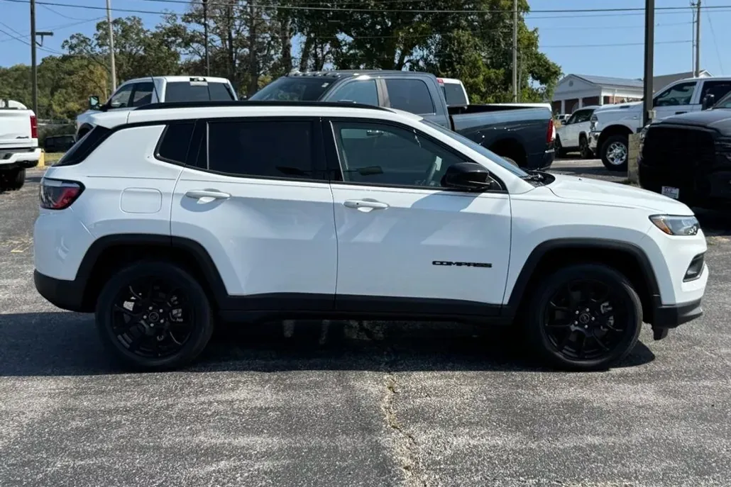 2025 Jeep Compass Latitude Altitude Special Edition photo 1