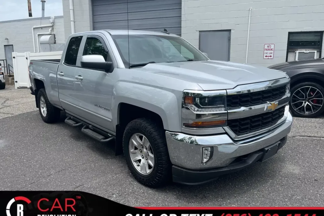 2017 Chevrolet Silverado 1500 LT photo 1
