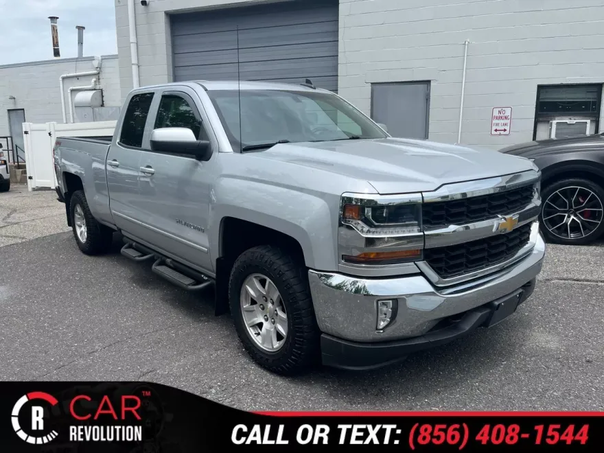 2017 Chevrolet Silverado 1500 LT photo 1