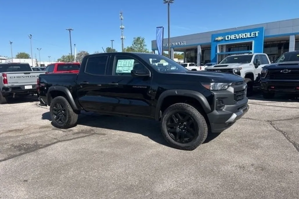 2025 Chevrolet Colorado Trail Boss photo 1