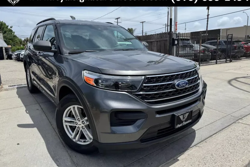 2020 Ford Explorer XLT photo 1