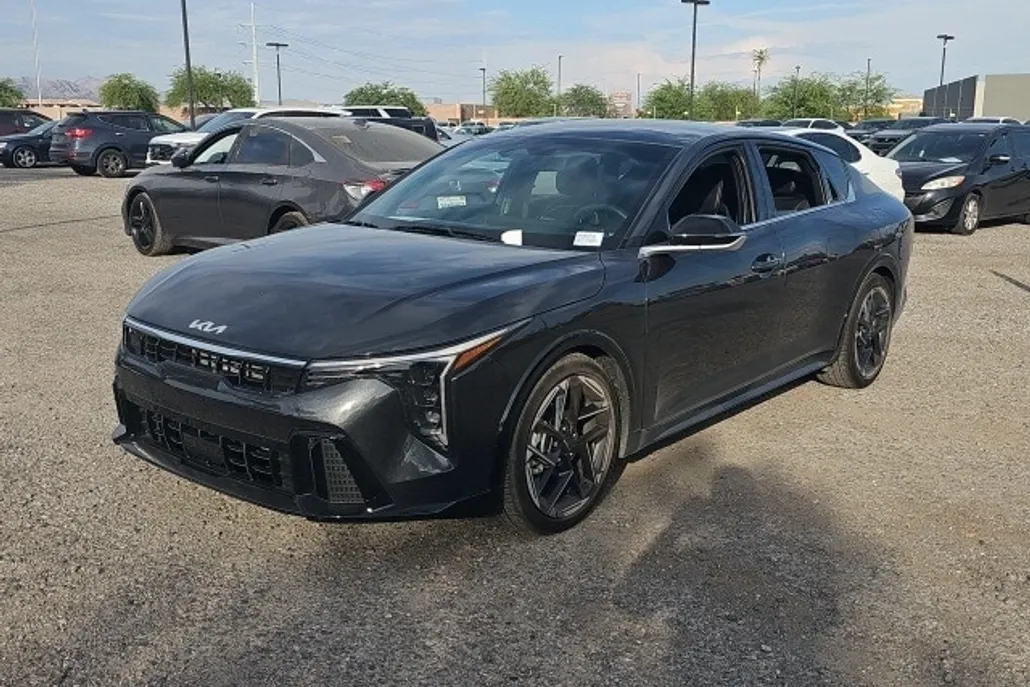 2025 Kia K4 GT-Line photo 1