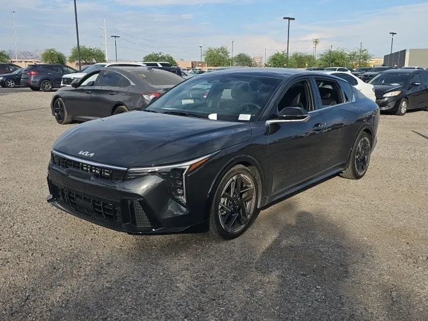 2025 Kia K4 GT-Line photo 1