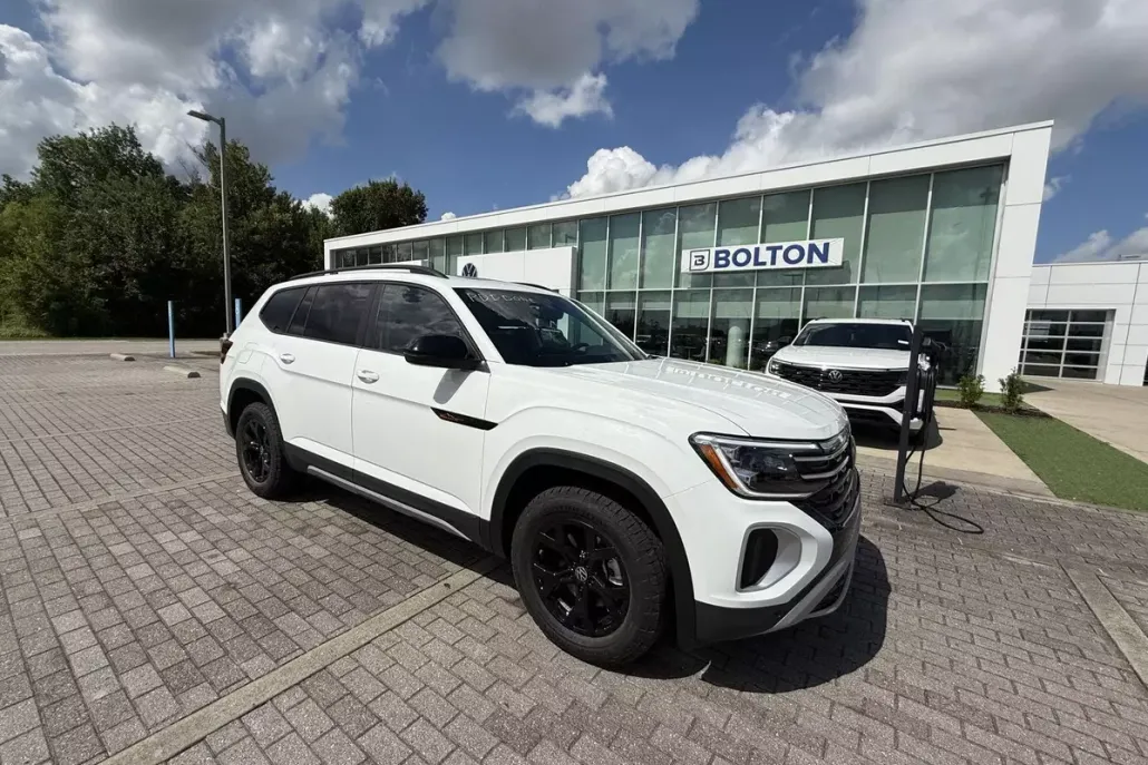 2025 Volkswagen Atlas Peak Edition SE photo 1