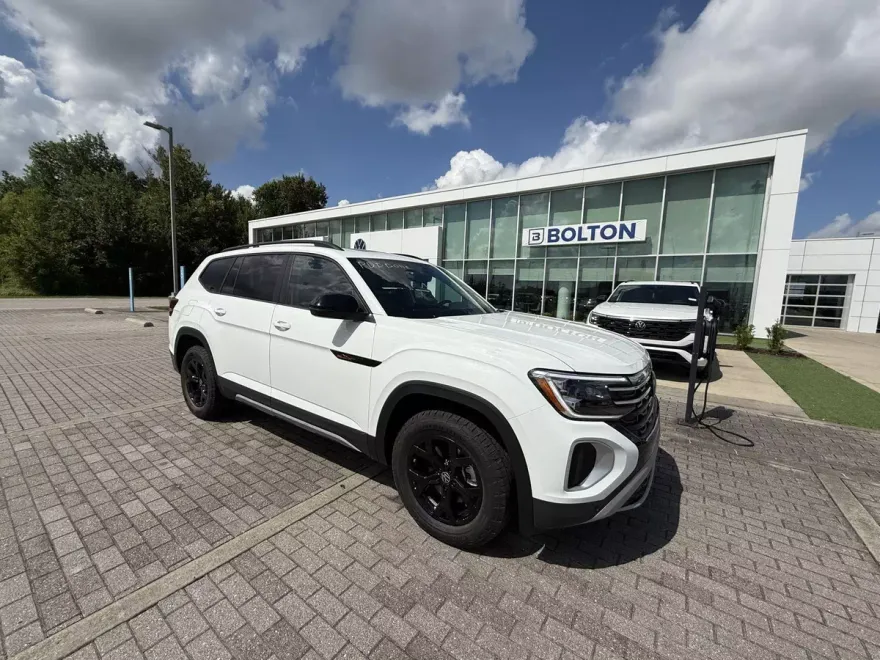 2025 Volkswagen Atlas Peak Edition SE photo 1