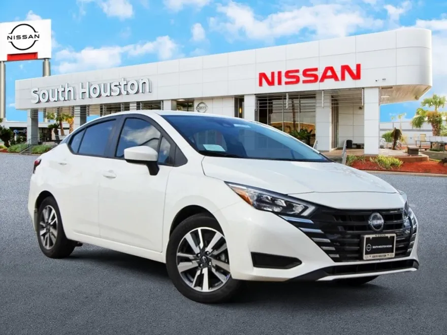 2025 Nissan Versa 1.6 SV photo 1