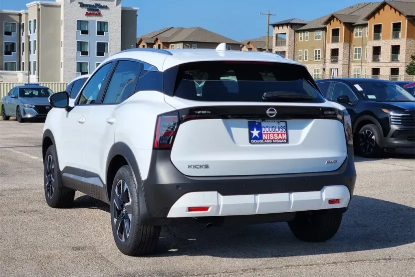 2025 Nissan Kicks SV photo 1