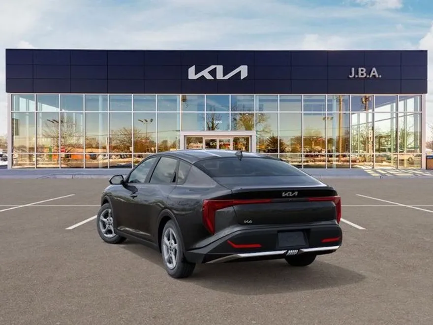 2025 Kia K4 LXS photo 1