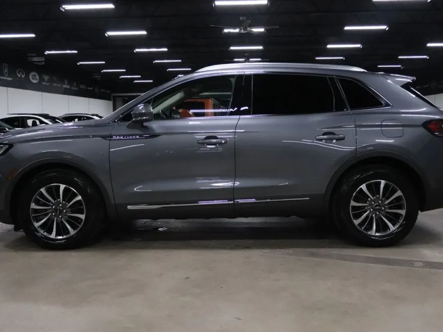 2023 Lincoln Nautilus Standard photo 1