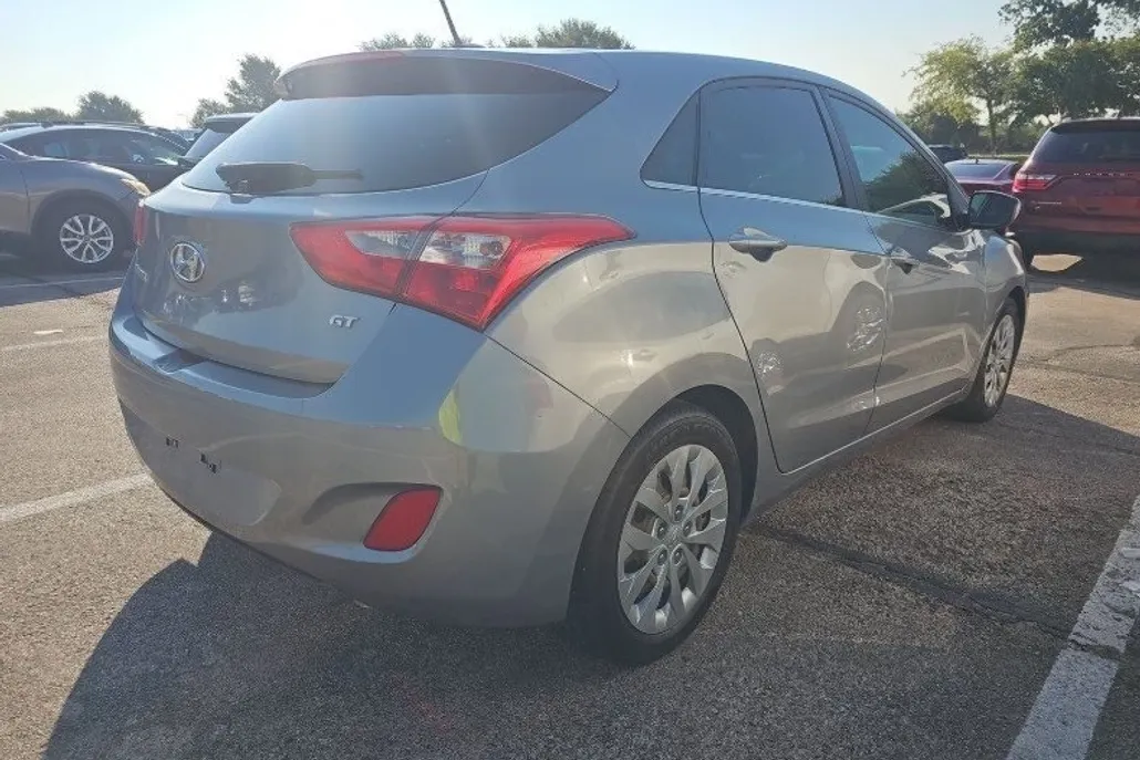 2016 Hyundai Elantra GT Base photo 1
