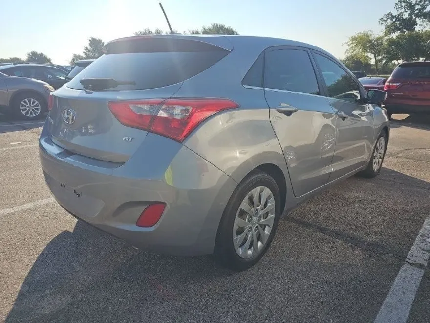 2016 Hyundai Elantra GT Base photo 1