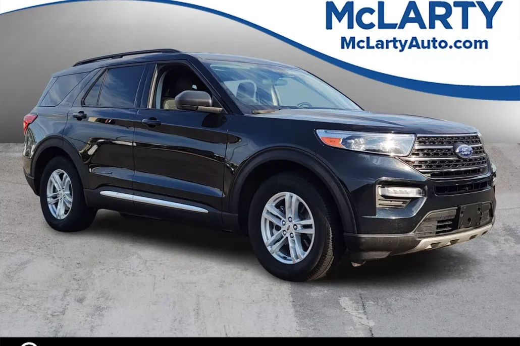 2023 Ford Explorer XLT photo 1