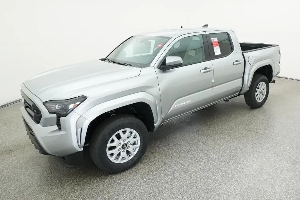 2025 Toyota Tacoma SR5 photo 1