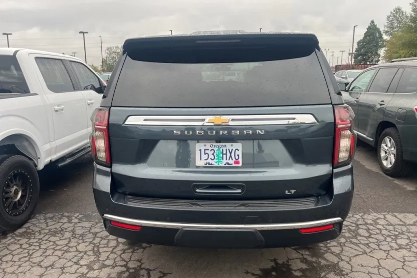 2021 Chevrolet Suburban LT photo 1