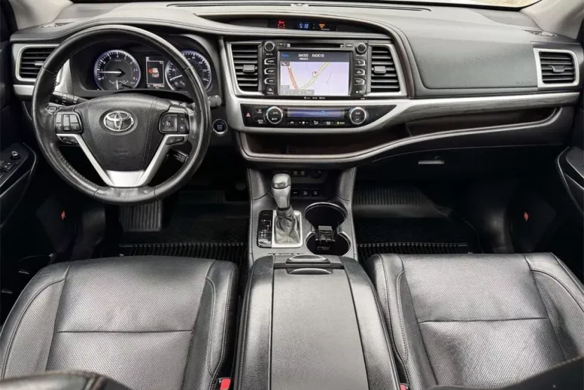 2018 Toyota Highlander Base photo 1