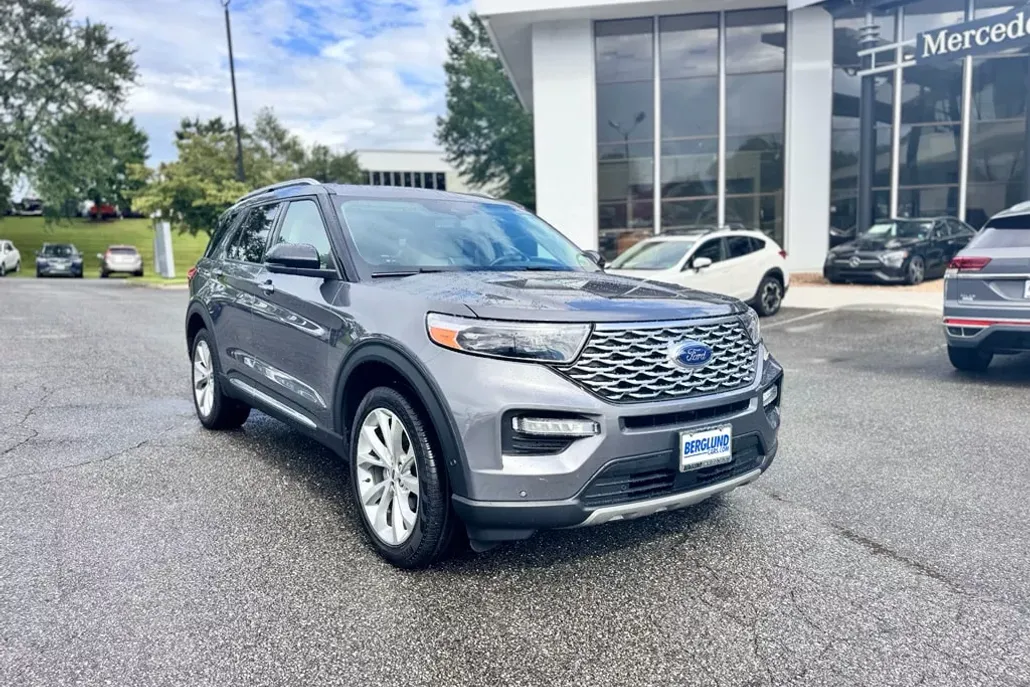 2022 Ford Explorer Platinum photo 1