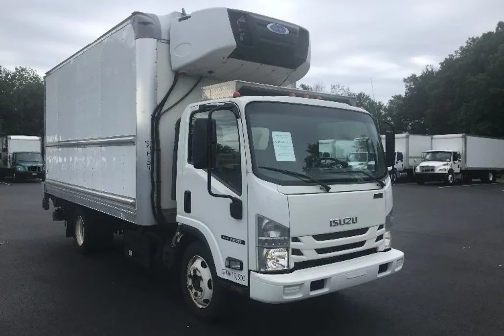2020 Isuzu NRR photo 1