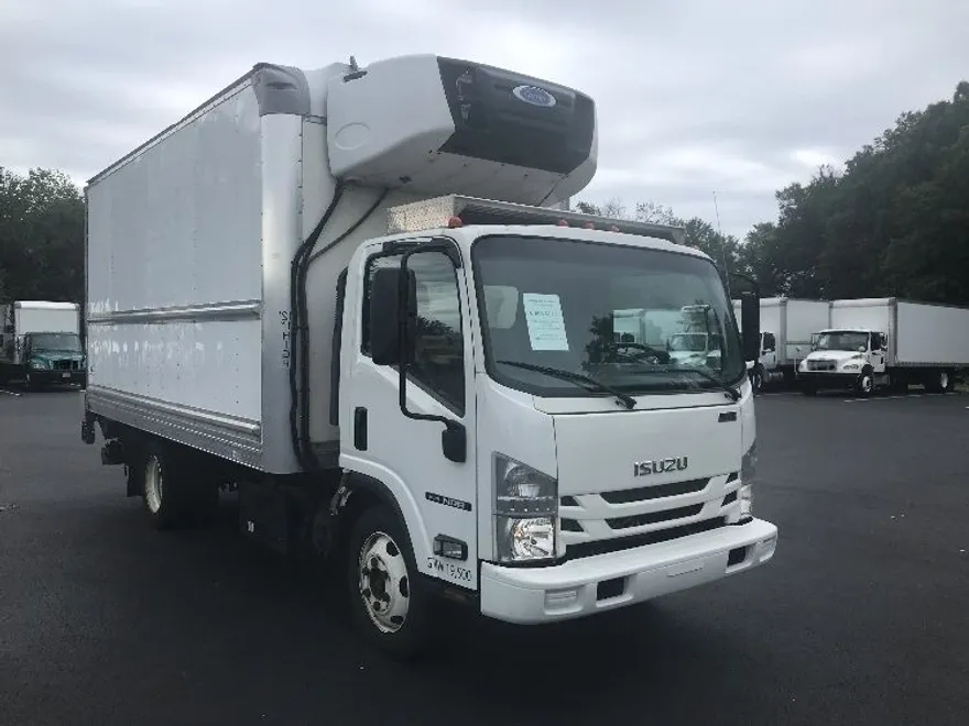 2020 Isuzu NRR photo 1