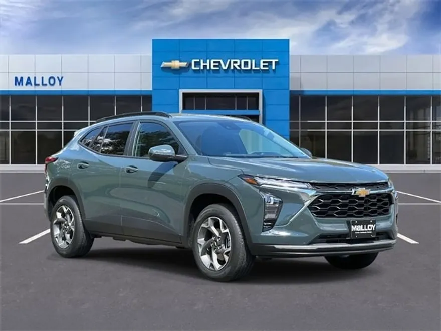 2025 Chevrolet Trax LT photo 1