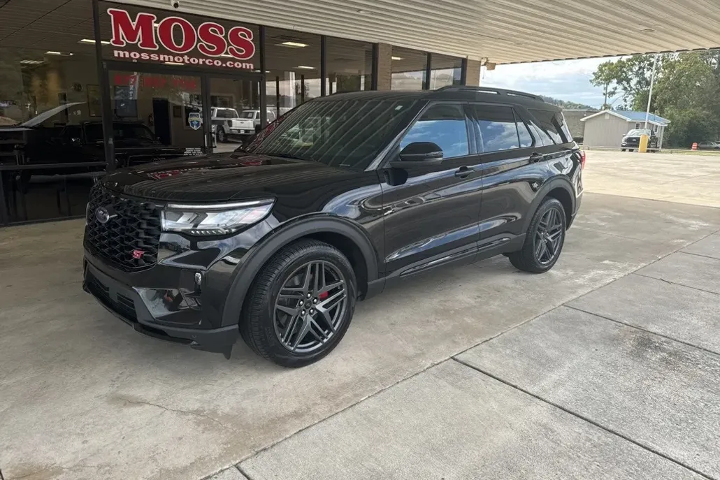 2025 Ford Explorer ST photo 1