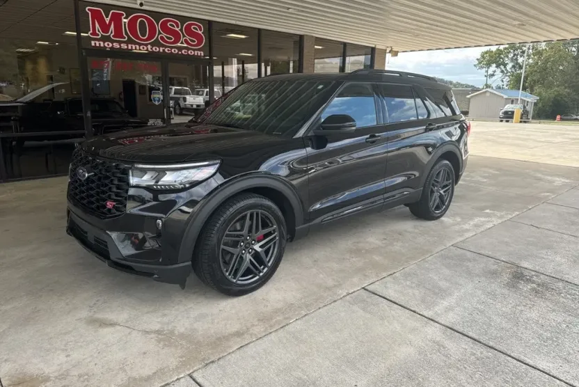 2025 Ford Explorer ST photo 1