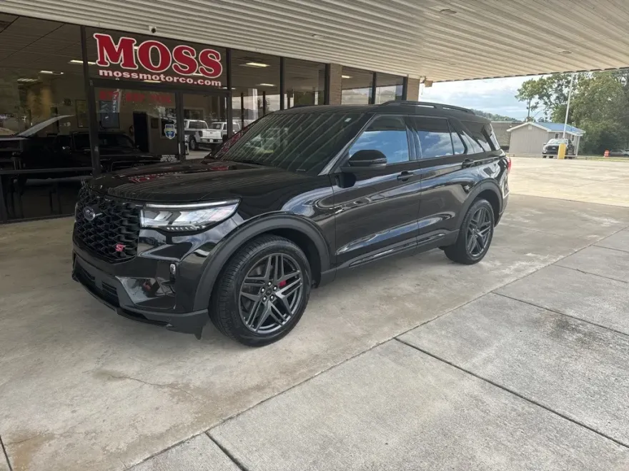 2025 Ford Explorer ST photo 1