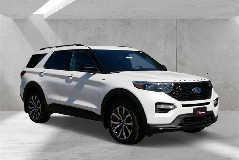 2022 Ford Explorer ST-Line photo 1