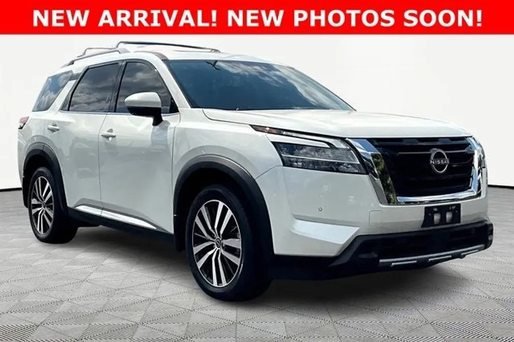 2024 Nissan Pathfinder Platinum photo 1