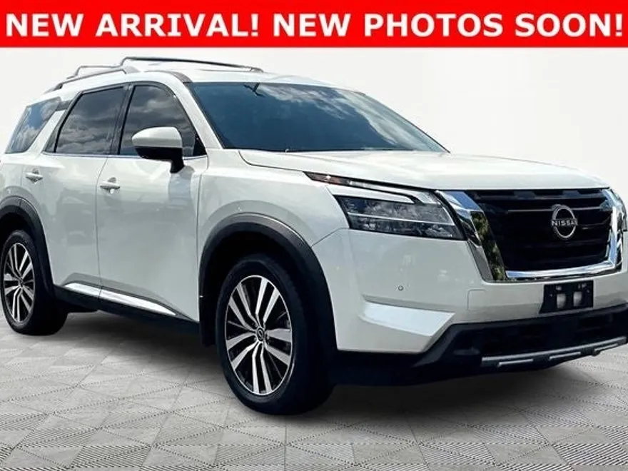 2024 Nissan Pathfinder Platinum photo 1